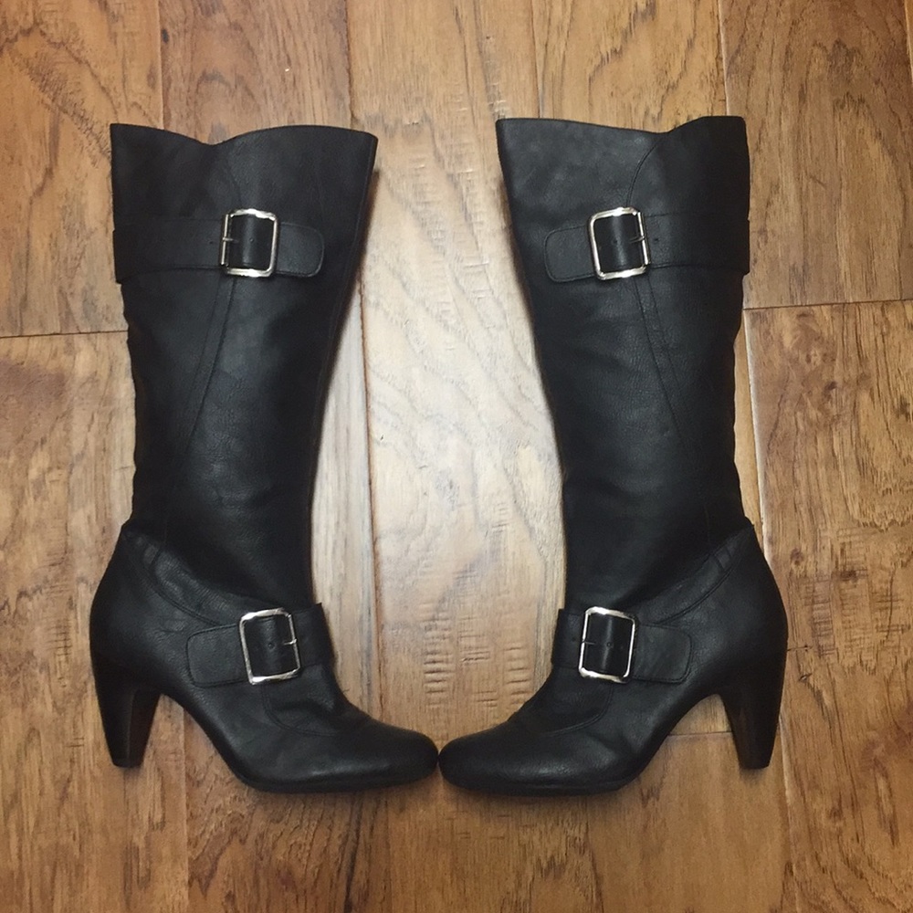BCBG generation black boots Size 6